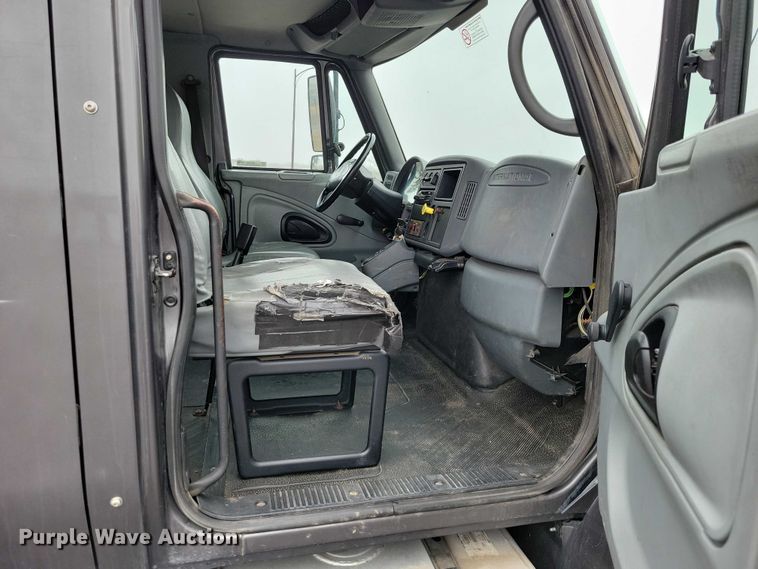 image for item NK9853 2007 International DuraStar 4400 chipper truck