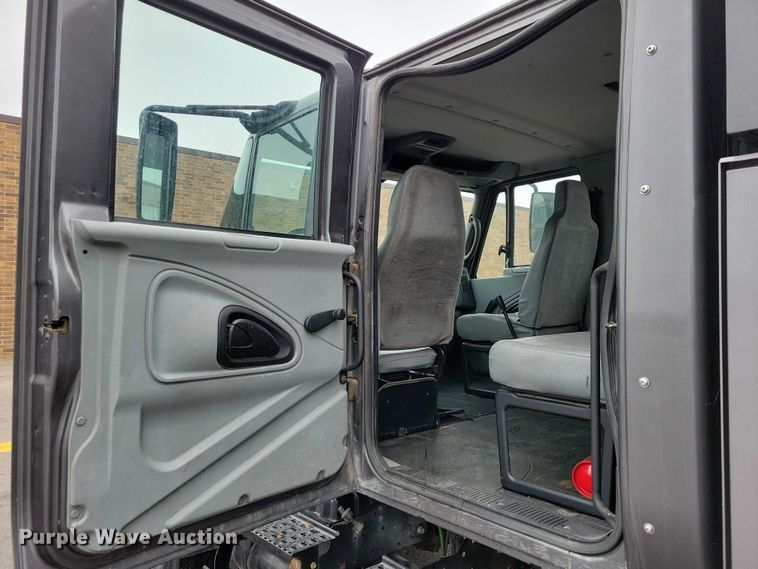 image for item NK9853 2007 International DuraStar 4400 chipper truck