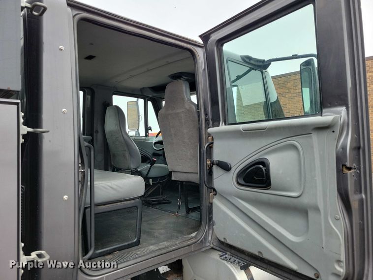 image for item NK9853 2007 International DuraStar 4400 chipper truck