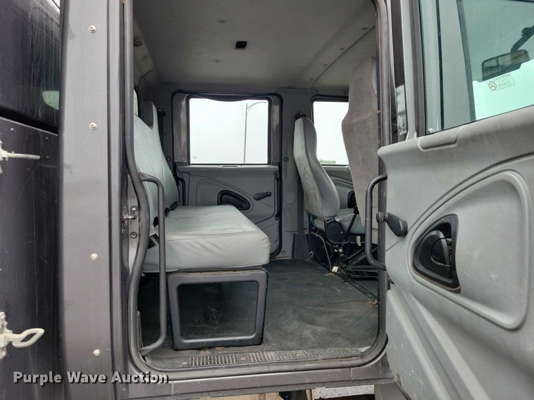 image for item NK9853 2007 International DuraStar 4400 chipper truck