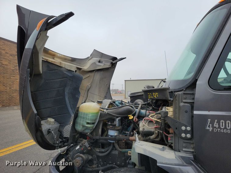 image for item NK9853 2007 International DuraStar 4400 chipper truck