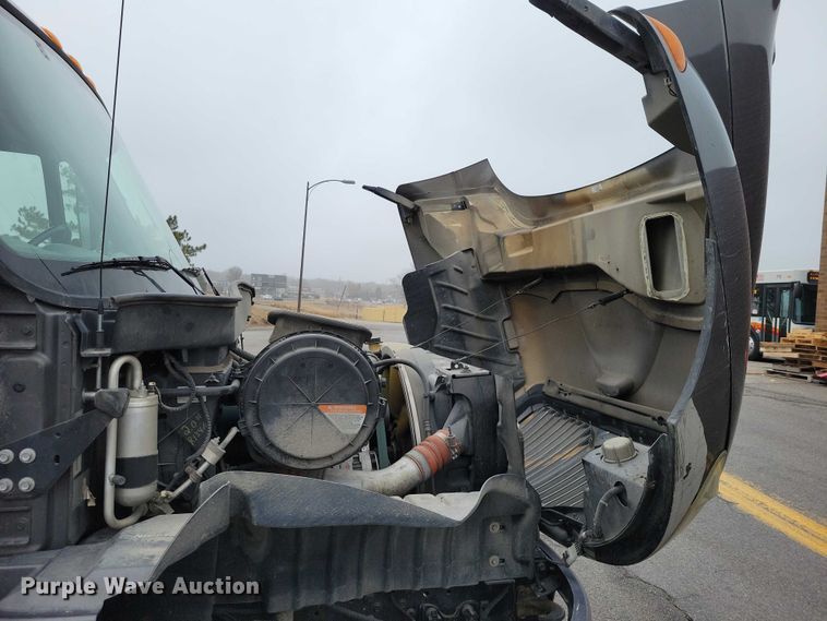 image for item NK9853 2007 International DuraStar 4400 chipper truck