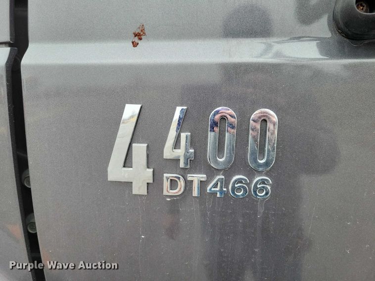 image for item NK9853 2007 International DuraStar 4400 chipper truck