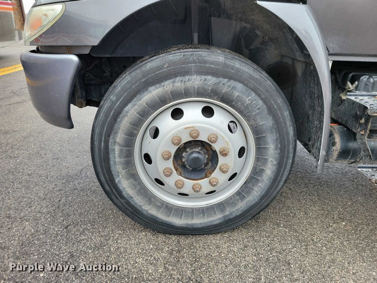 image for item NK9853 2007 International DuraStar 4400 chipper truck