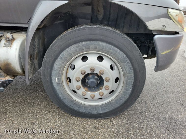 image for item NK9853 2007 International DuraStar 4400 chipper truck