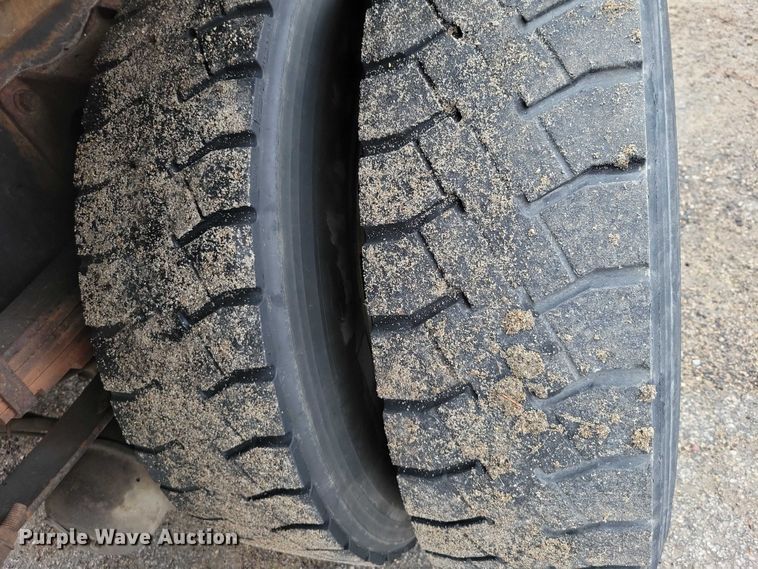 image for item NK9853 2007 International DuraStar 4400 chipper truck