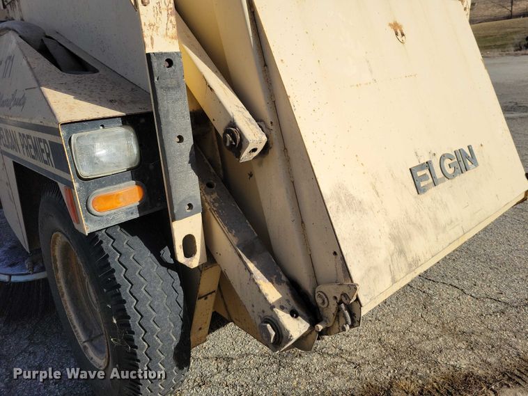 image for item NK9858 1983 Elgin Pelican Premier street sweeper truck
