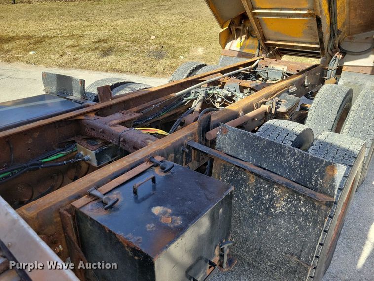 image for item NK9861 2005 Sterling L9500 dump truck