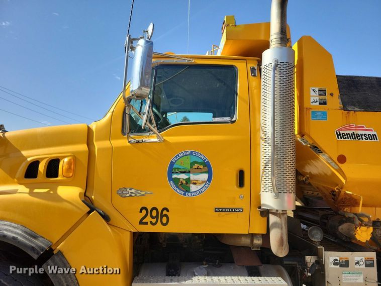 image for item NK9861 2005 Sterling L9500 dump truck