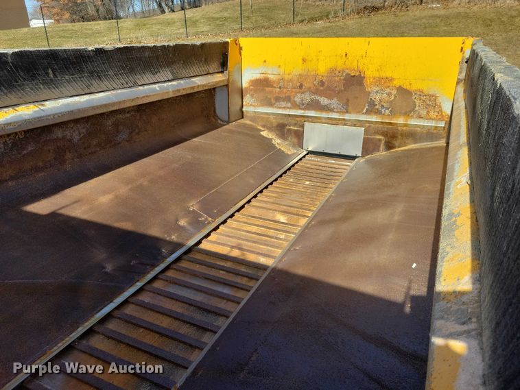 image for item NK9861 2005 Sterling L9500 dump truck