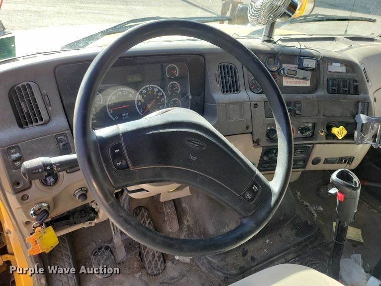 image for item NK9861 2005 Sterling L9500 dump truck