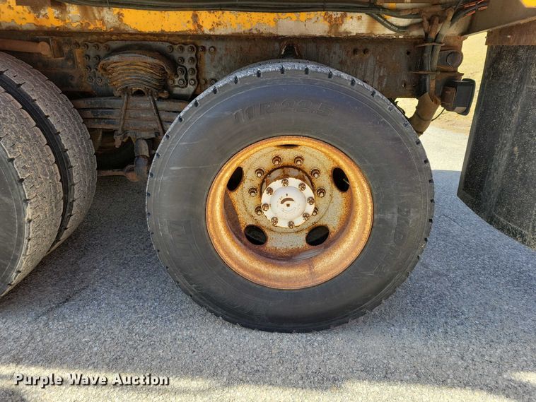 image for item NK9861 2005 Sterling L9500 dump truck