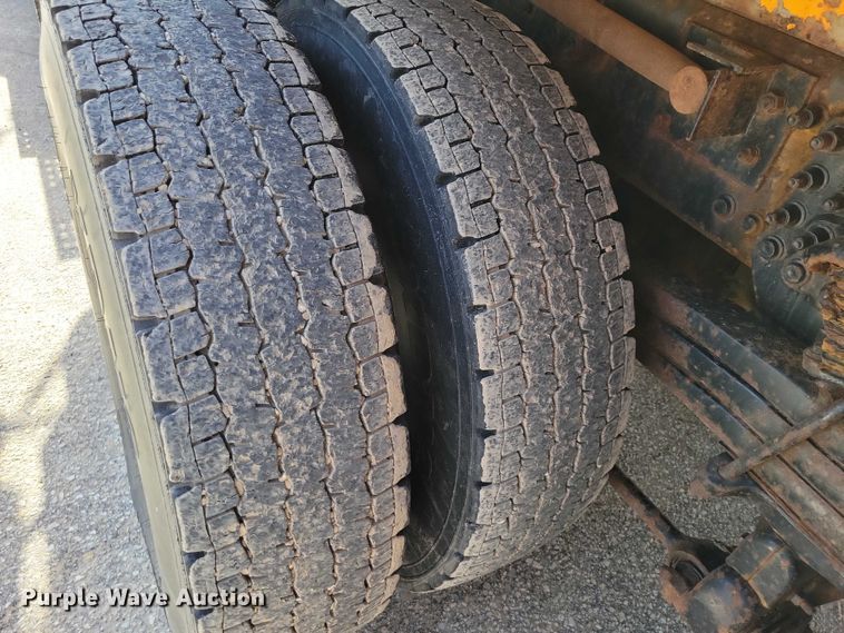 image for item NK9861 2005 Sterling L9500 dump truck