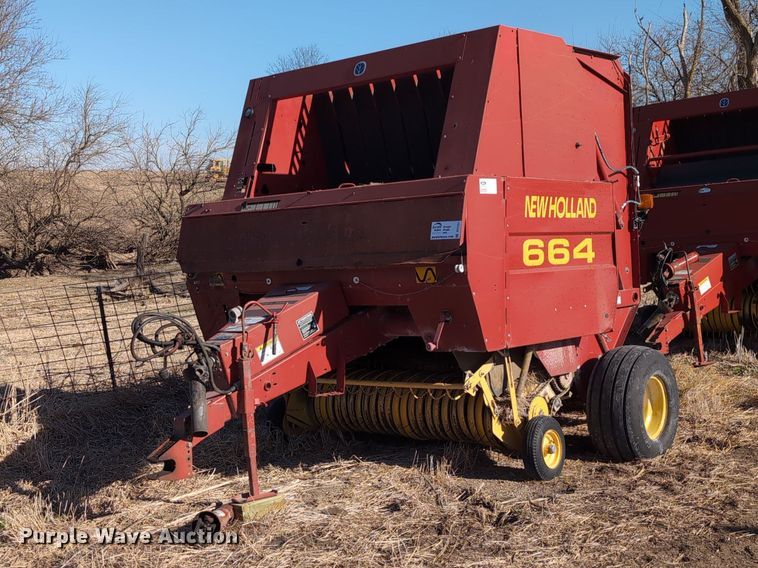 image for item DT1751 New Holland 664 round baler