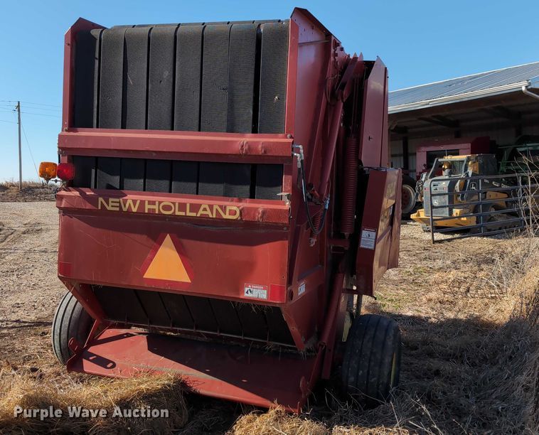 image for item DT1751 New Holland 664 round baler