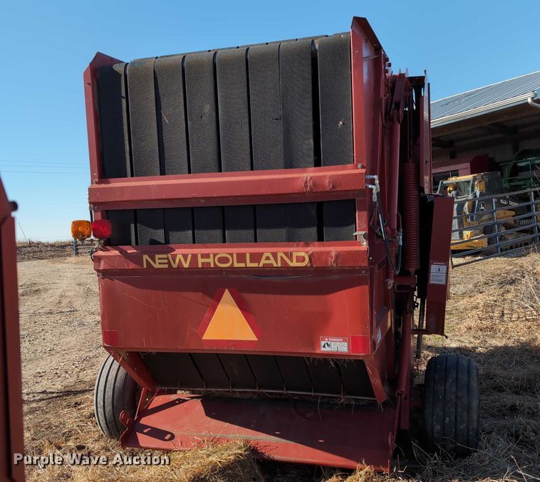 image for item DT1751 New Holland 664 round baler