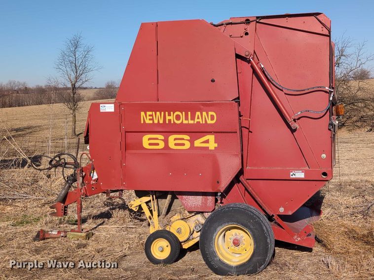 image for item DT1751 New Holland 664 round baler