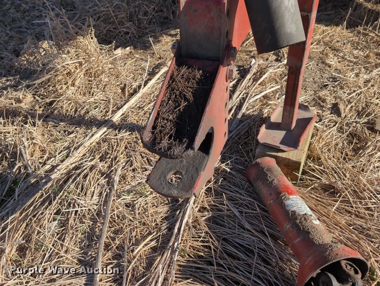 image for item DT1751 New Holland 664 round baler