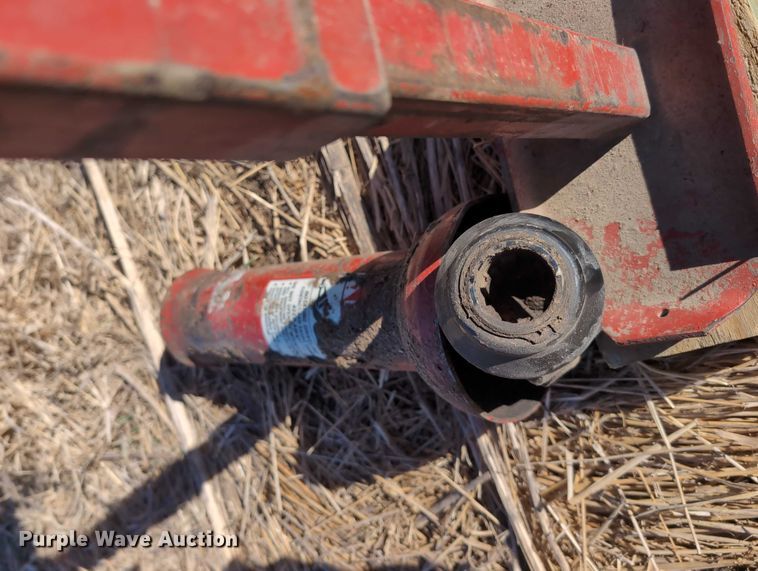 image for item DT1751 New Holland 664 round baler