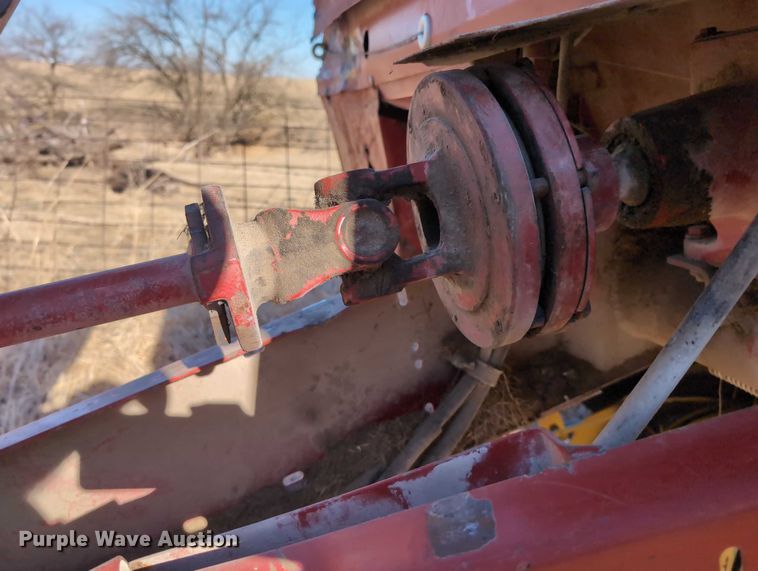 image for item DT1751 New Holland 664 round baler