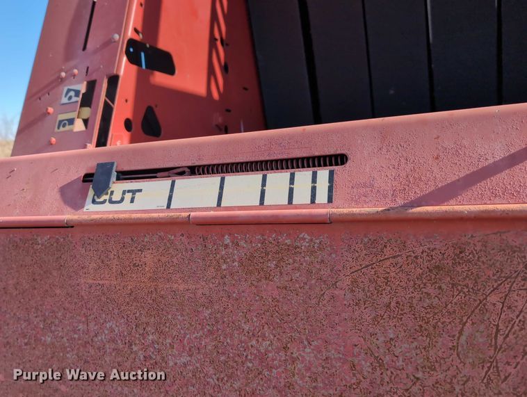 image for item DT1751 New Holland 664 round baler