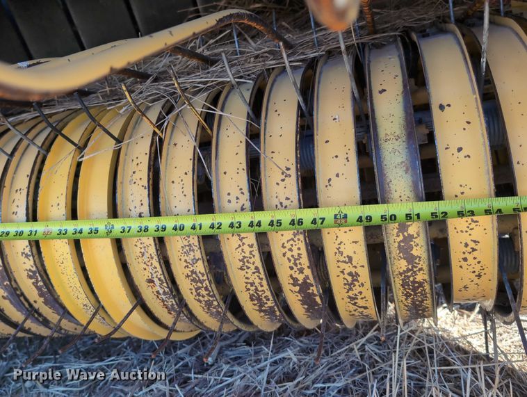 image for item DT1751 New Holland 664 round baler