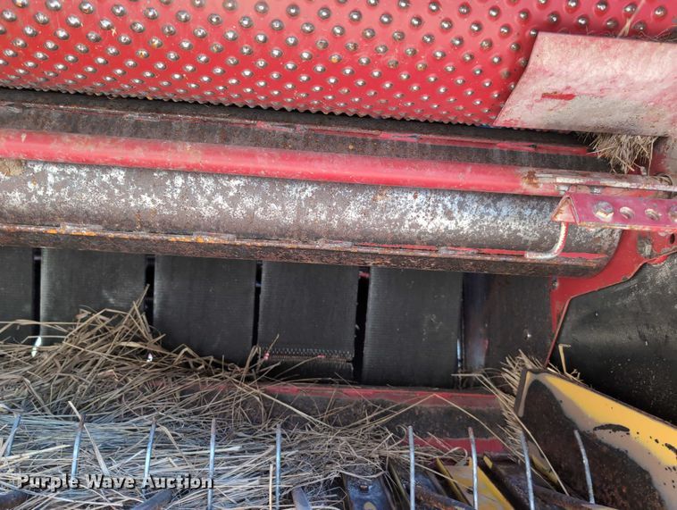 image for item DT1751 New Holland 664 round baler