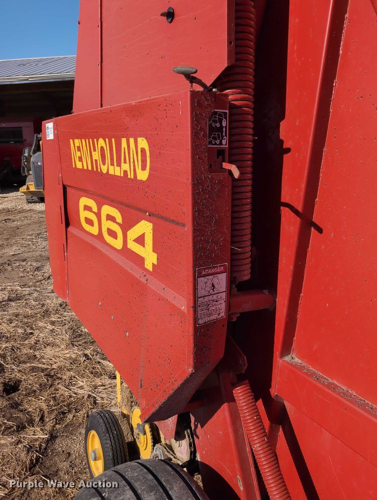 image for item DT1751 New Holland 664 round baler