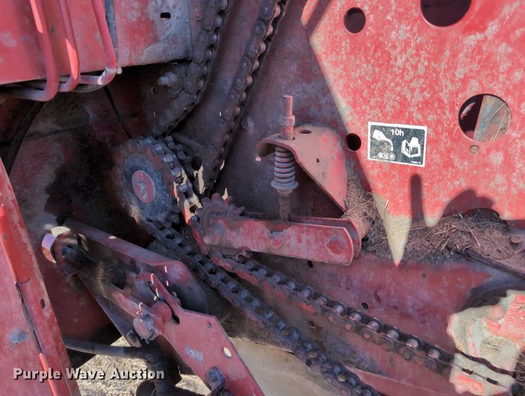 image for item DT1751 New Holland 664 round baler