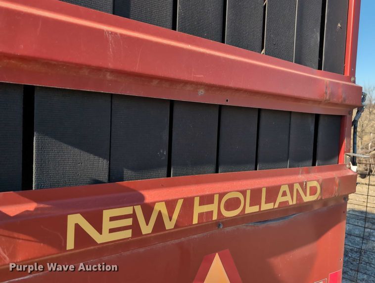 image for item DT1751 New Holland 664 round baler