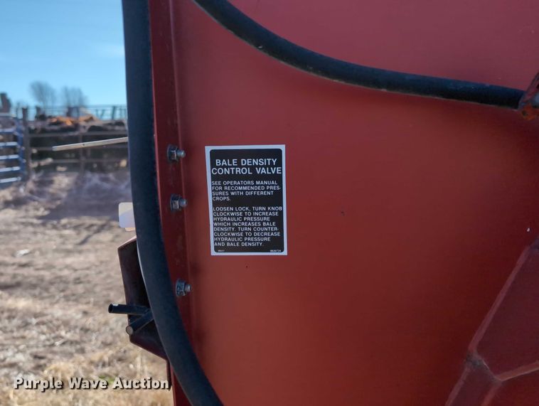 image for item DT1751 New Holland 664 round baler