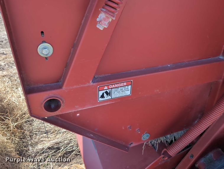 image for item DT1751 New Holland 664 round baler