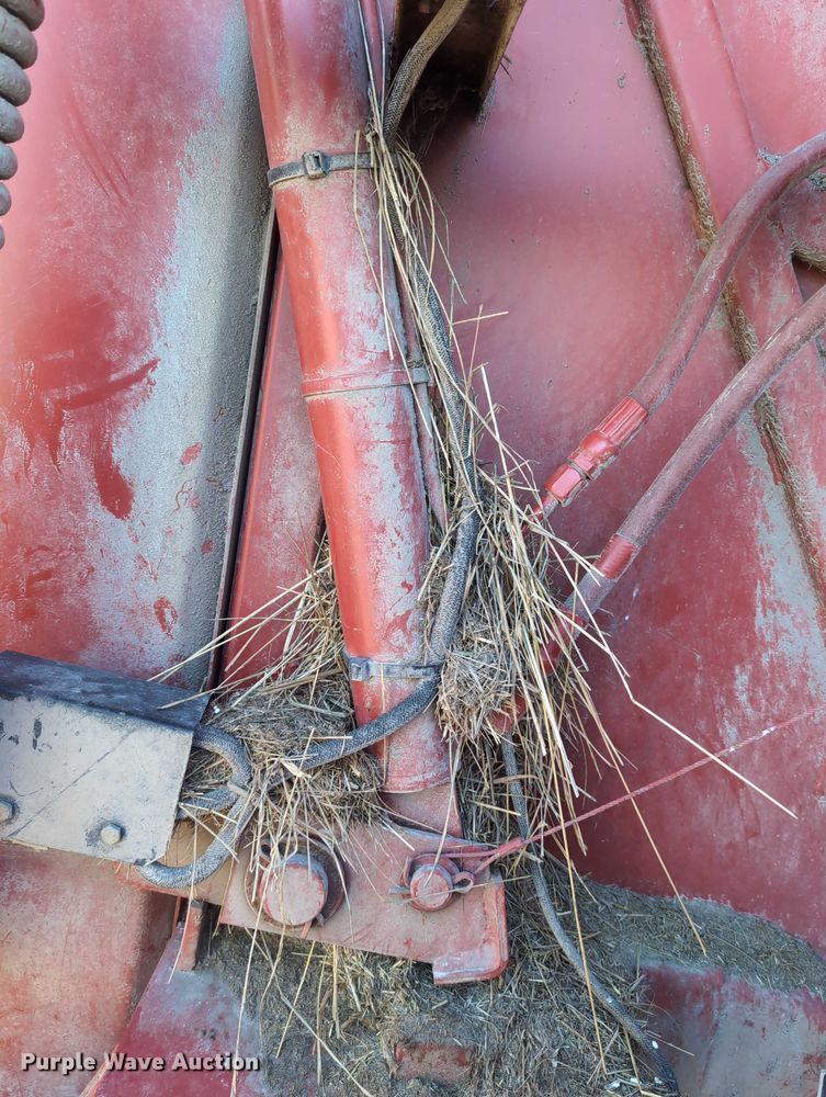 image for item DT1751 New Holland 664 round baler