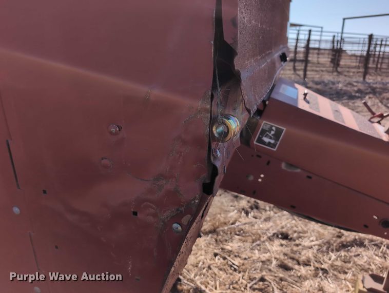 image for item DT1751 New Holland 664 round baler