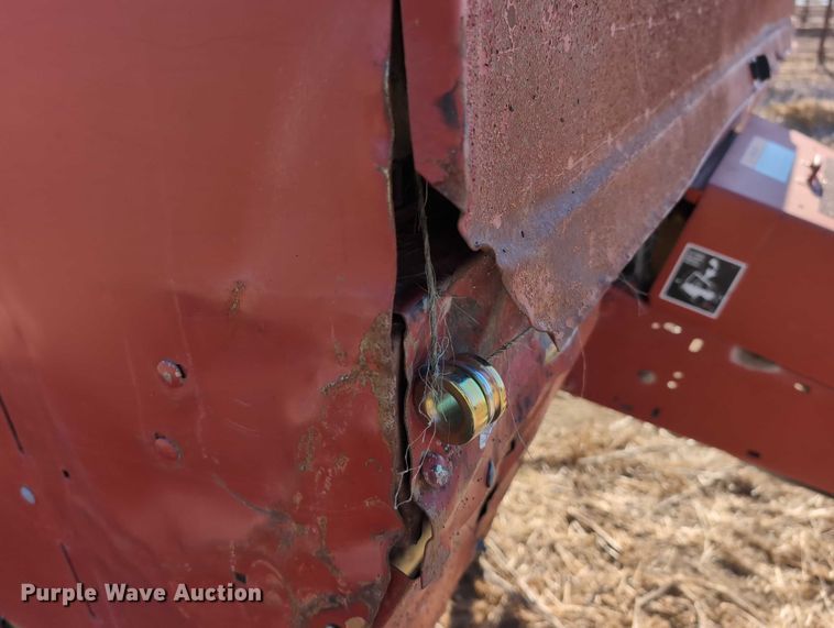 image for item DT1751 New Holland 664 round baler