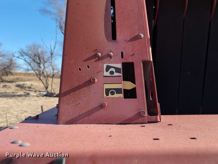 image for item DT1751 New Holland 664 round baler