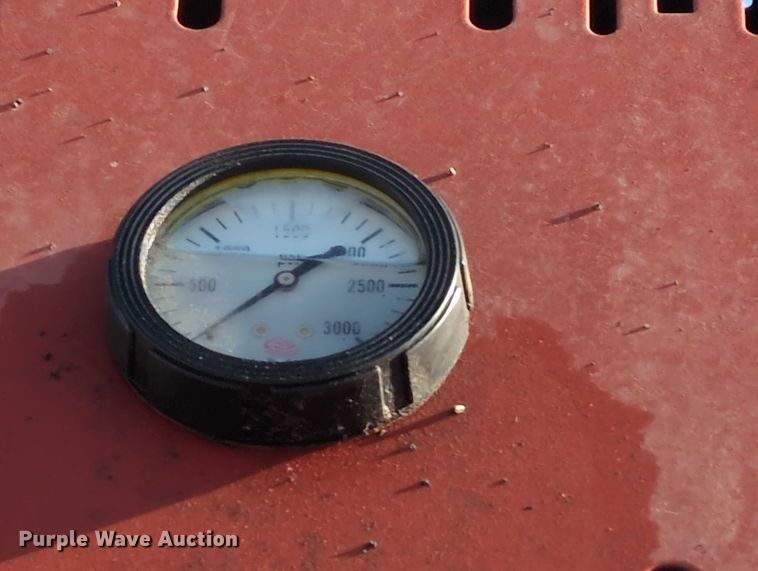 image for item DT1751 New Holland 664 round baler