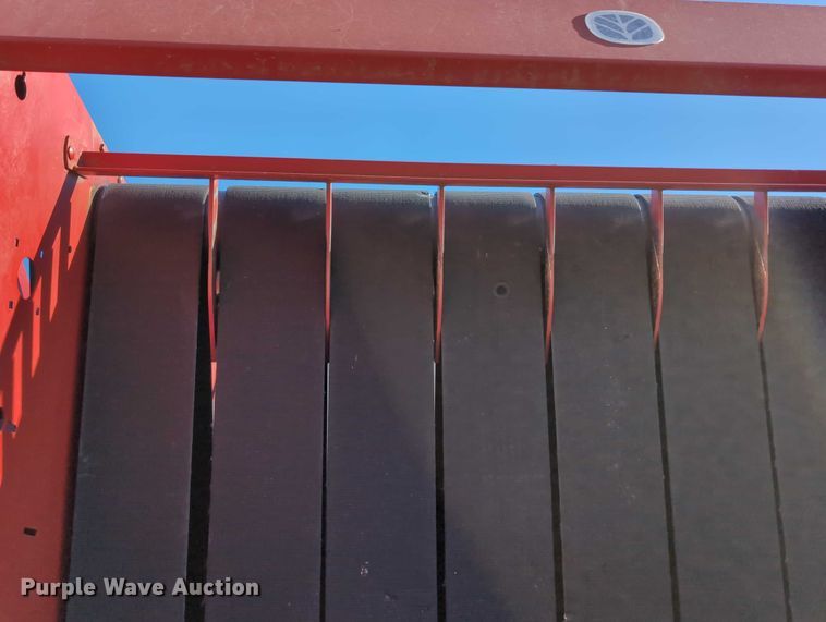 image for item DT1751 New Holland 664 round baler