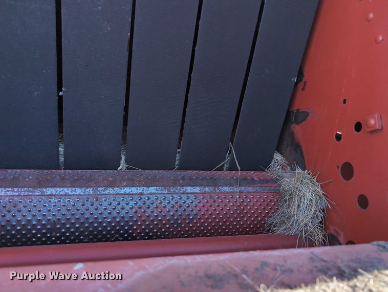 image for item DT1751 New Holland 664 round baler