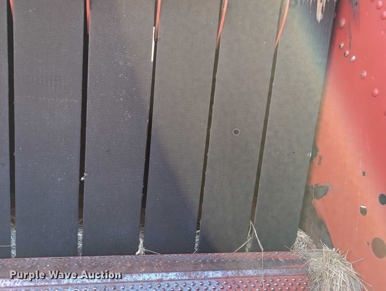 image for item DT1751 New Holland 664 round baler