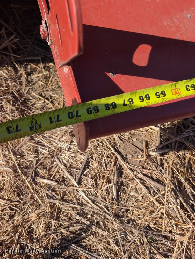 image for item DT1751 New Holland 664 round baler