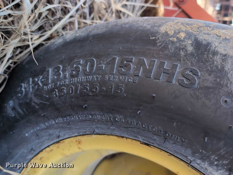 image for item DT1751 New Holland 664 round baler