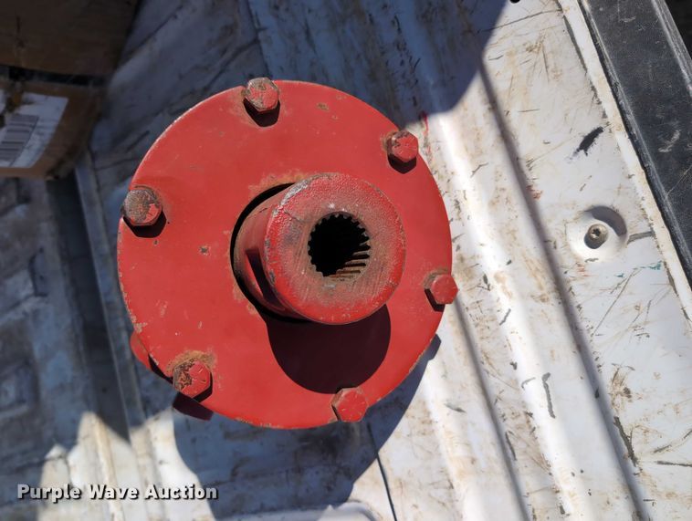 image for item DT1751 New Holland 664 round baler