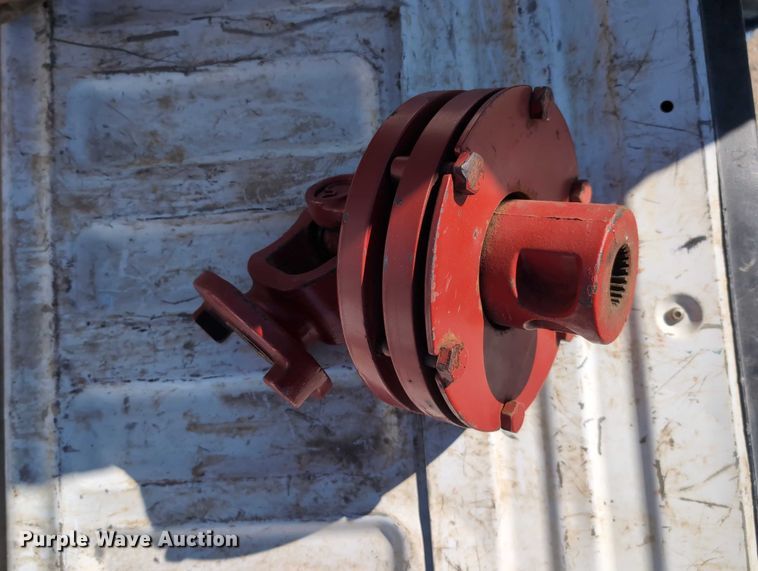 image for item DT1751 New Holland 664 round baler