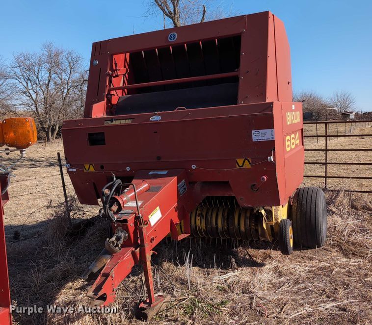 image for item DT1752 New Holland 664 round baler
