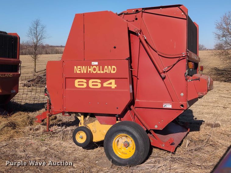 image for item DT1752 New Holland 664 round baler