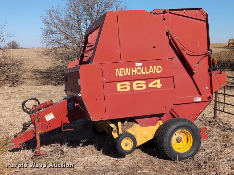 image for item DT1752 New Holland 664 round baler