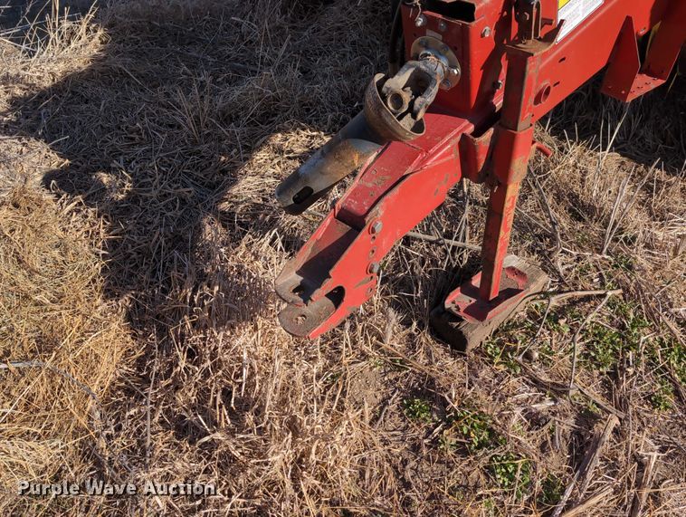 image for item DT1752 New Holland 664 round baler