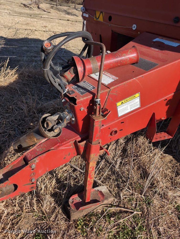 image for item DT1752 New Holland 664 round baler