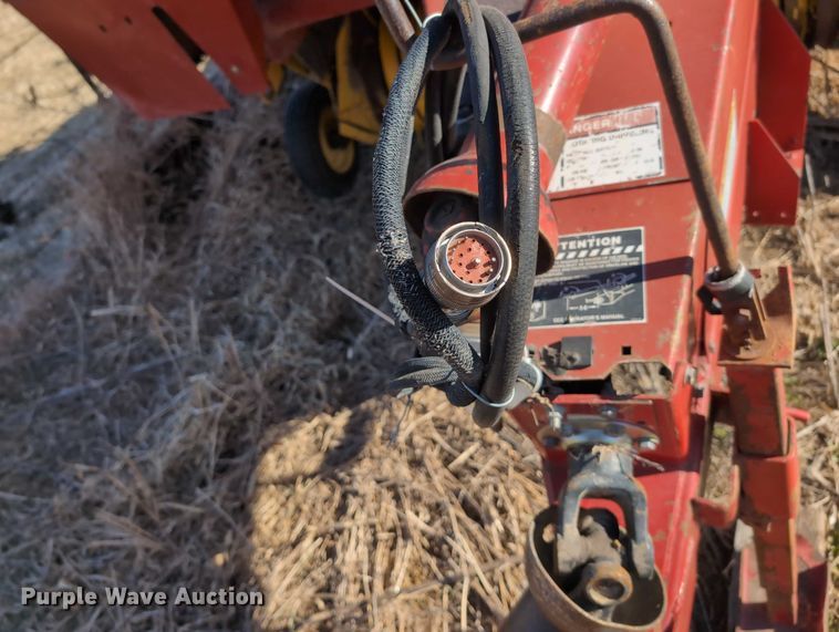 image for item DT1752 New Holland 664 round baler